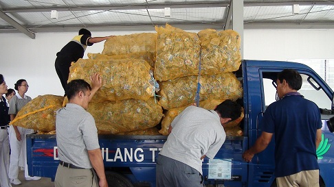 https://images-residence.summarecon.com/images/gallery/article/6999/Daur ulang sampah tzu chi sbd 2.jpg